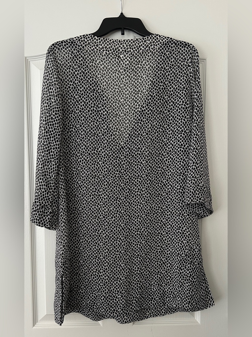 Tommy Bahama Black & White Printed swimsuit coverup - Picture 2 of 7